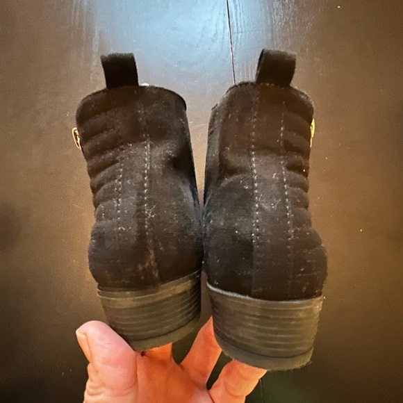 Joe Fresh girls’ size 13 fashion booties. - Picture 2 of 5